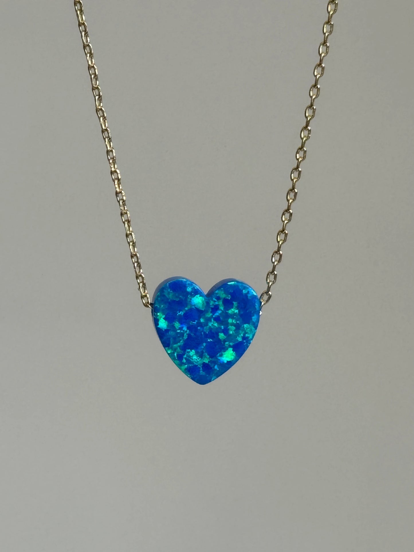 Gold Rengi Zincirli Opal Taşlı Kalp Model Kadın Kolye