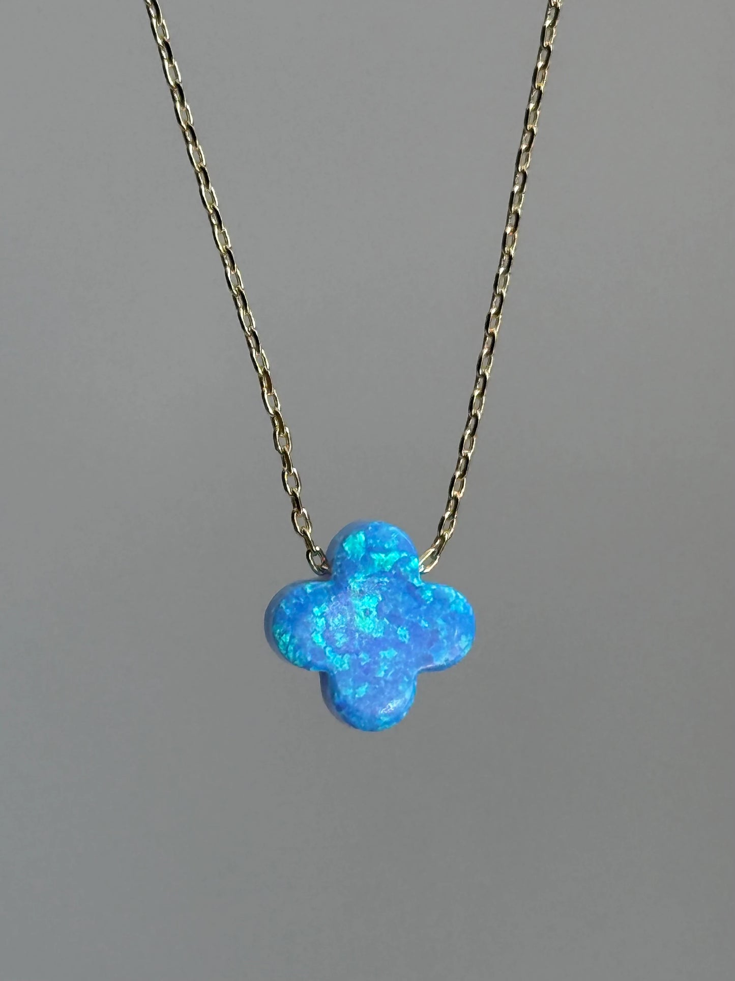 Gold Rengi Zincirli Opal Taşlı Yonca Model Kadın Kolye
