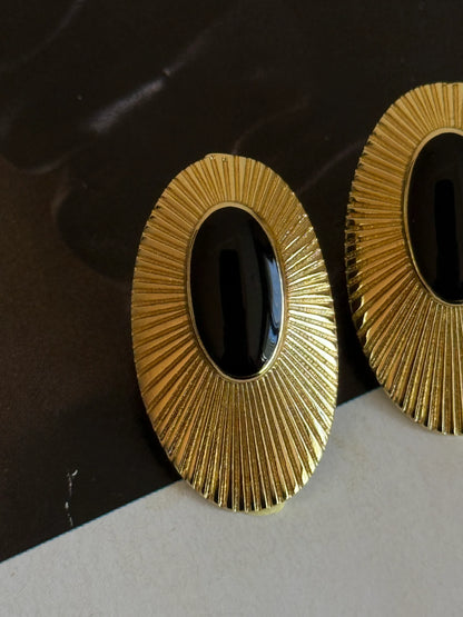 Gold Rengi Renkli Taşlı Elips Model Kadın Küpe