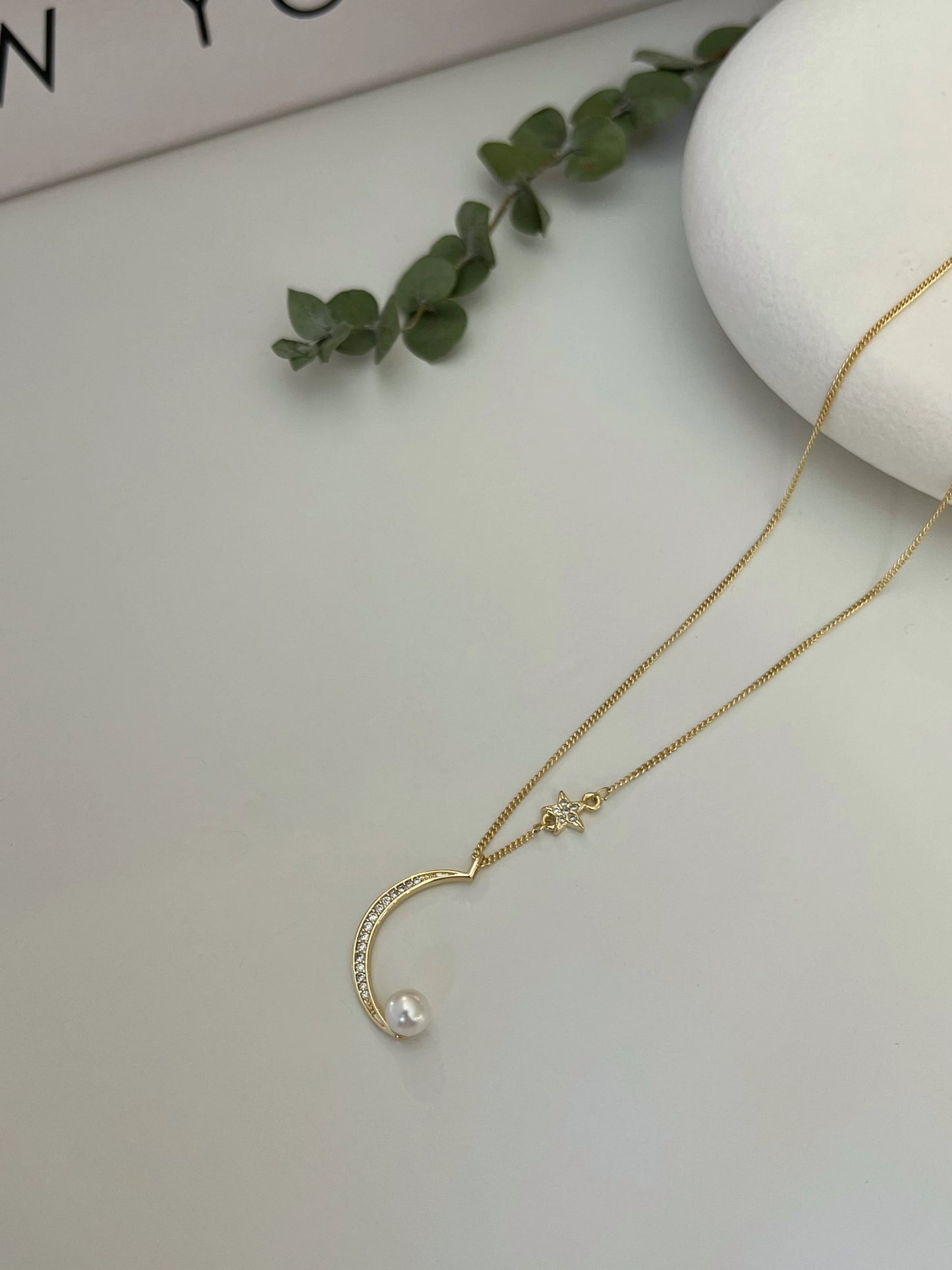 Gold Rengi Ay Figürlü İnci Detaylı Kadın Kolye