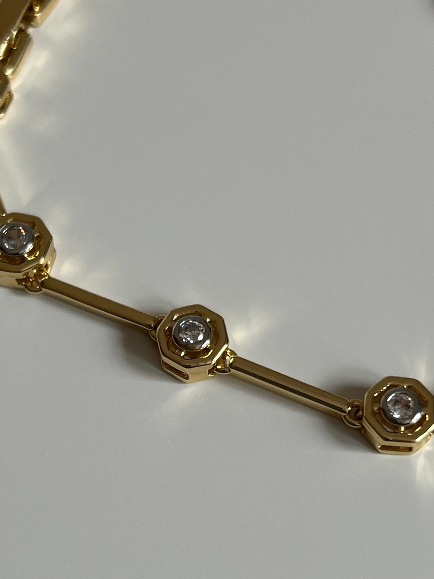Gold Rengi Yuvarlak Zirkon Taşlı Kadın Bileklik