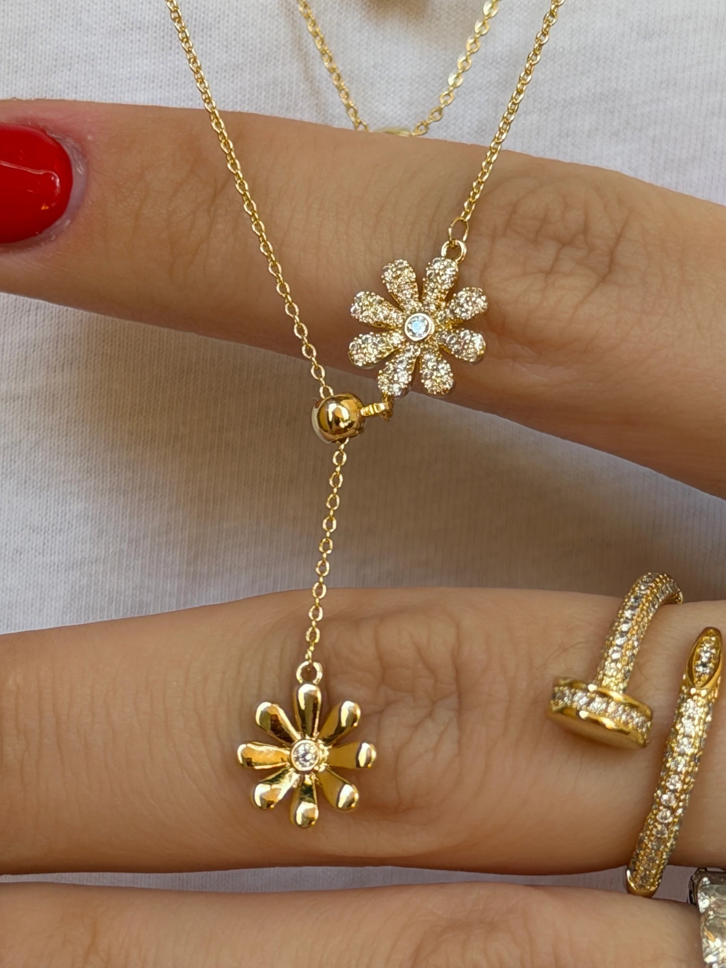 Gold Rengi Sallantılı Çiçek Kolye