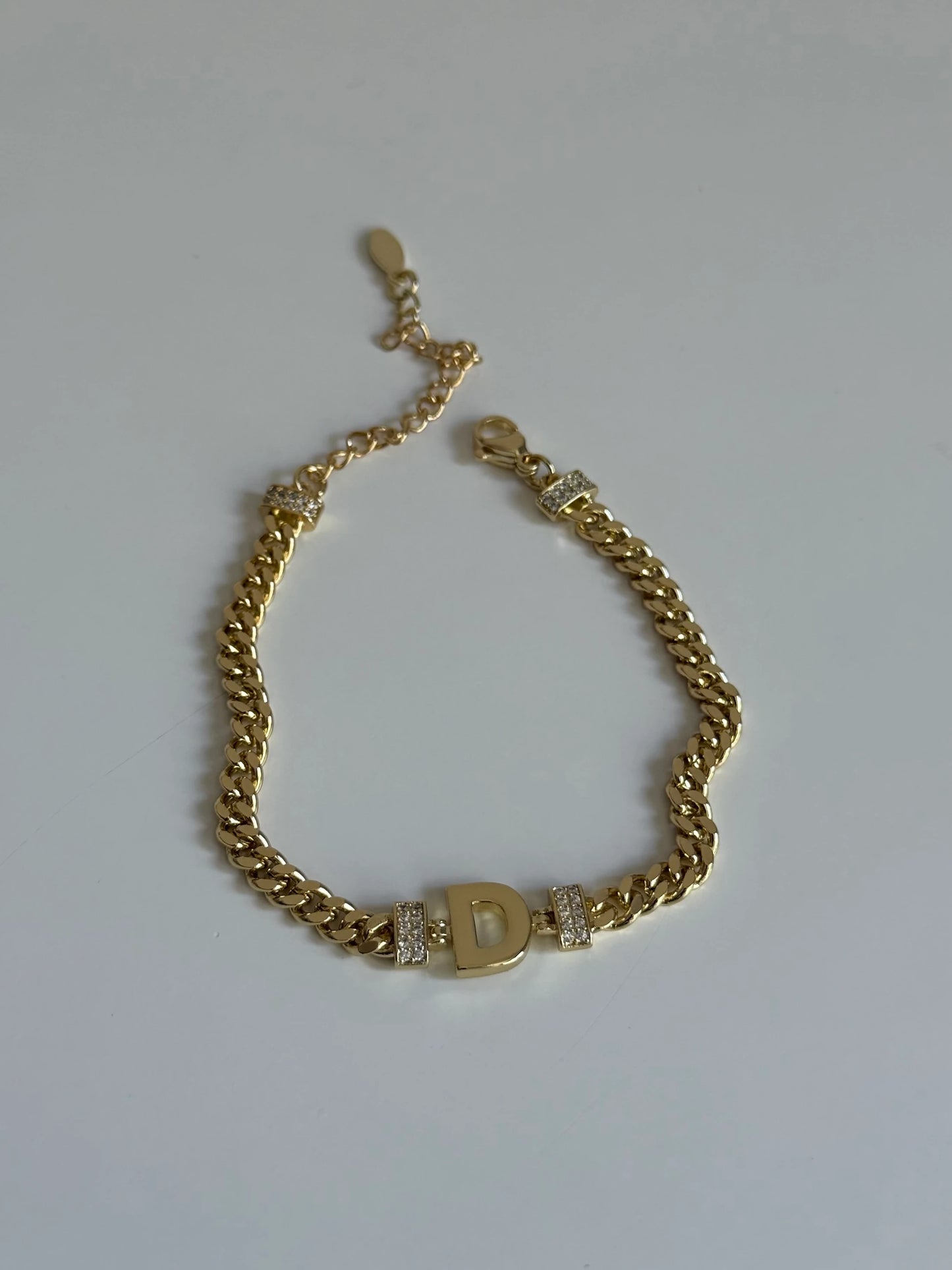 Gold Rengi Zincir Model Harfli Kadın Bileklik