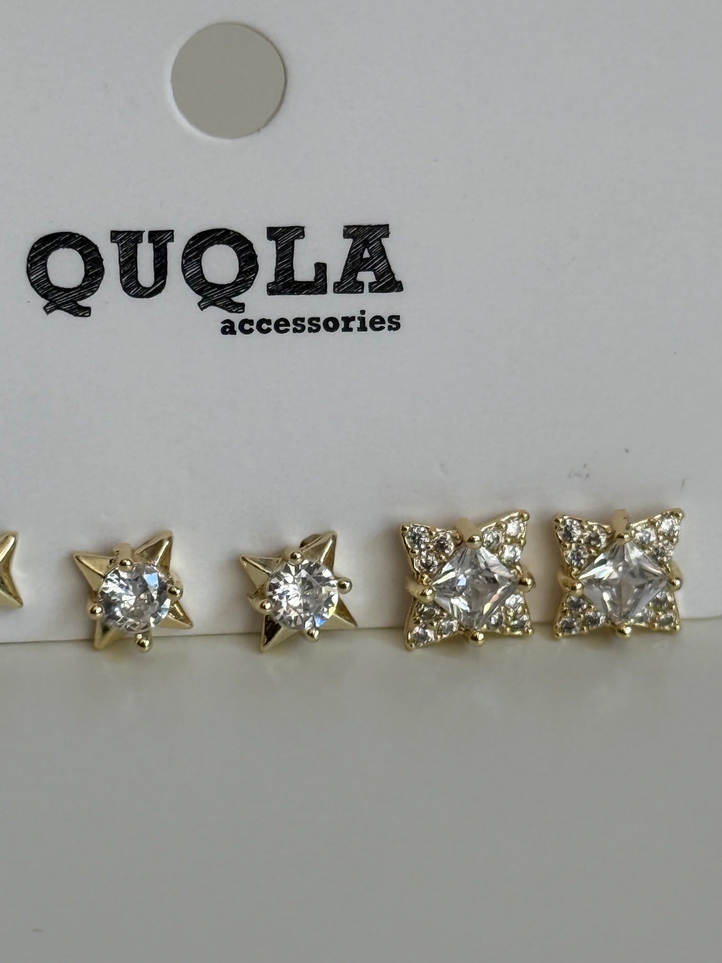 Gold Rengi Taşlı Model Set Küpe