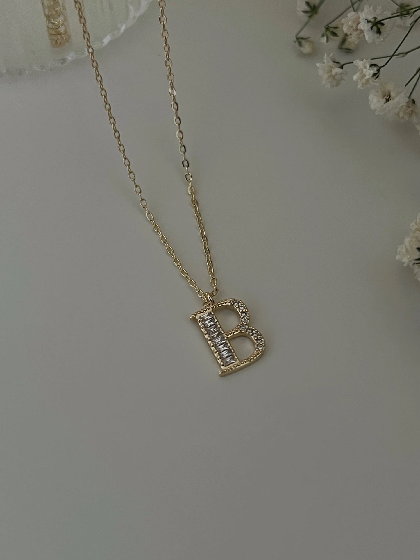 Gold Rengi Baget Zirkon Taş Detaylı Harf Kadın Kolye