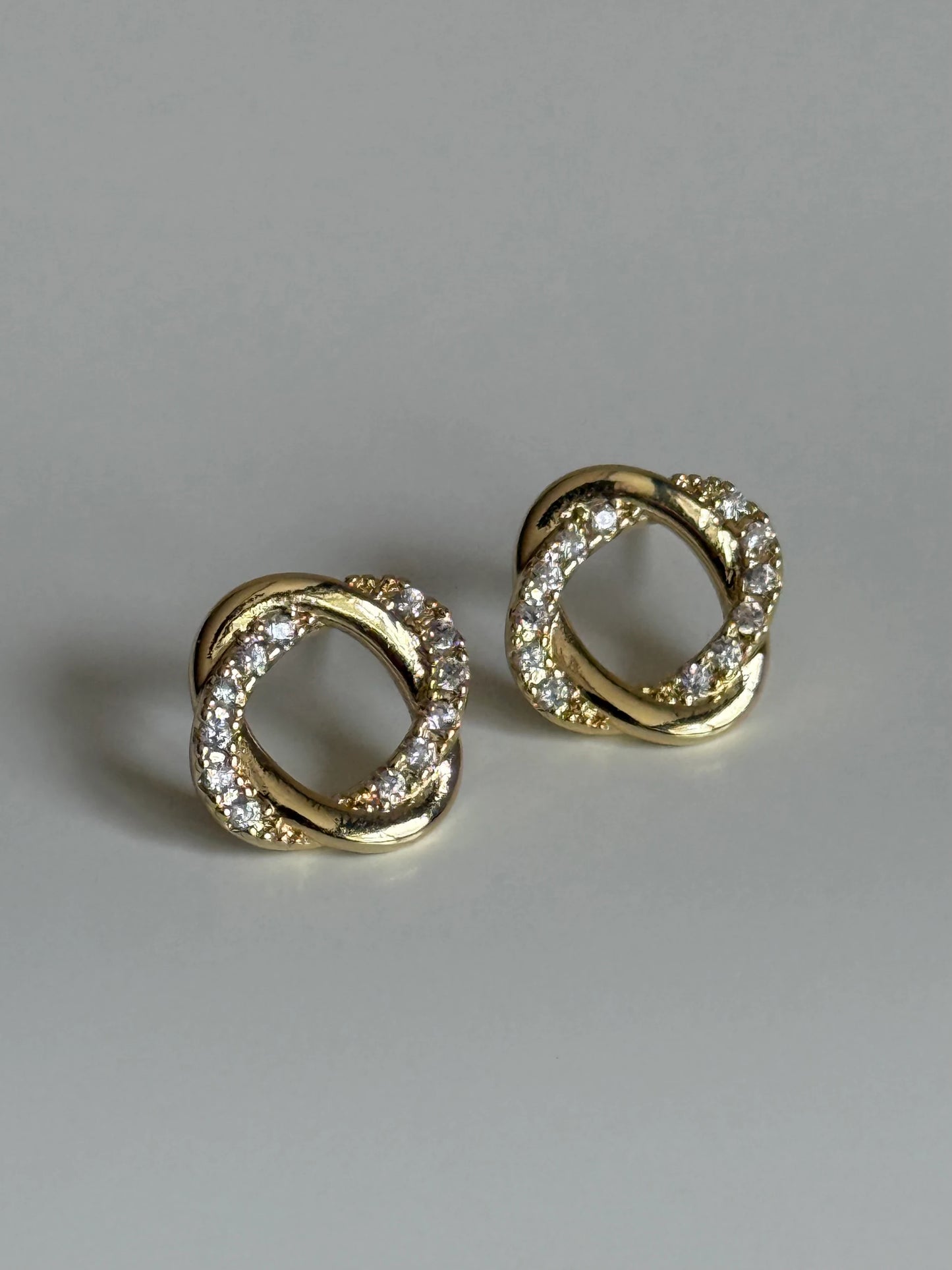 Gold Rengi Sarmal Model Kadın Küpe