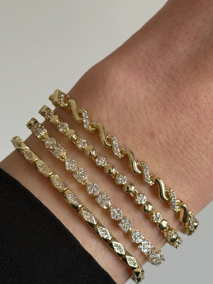 Gold Rengi Kare ve Baklava Model Taşlı Kadın Bileklik