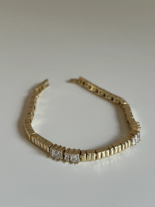 Gold Rengi Baget Taşlı Kadın Bileklik