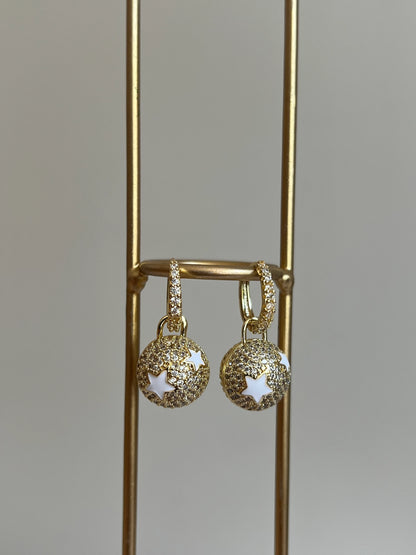 Gold Renkli Zirkon Taşlı Yıldız Desenli Top Sallantılı Kadın Küpe