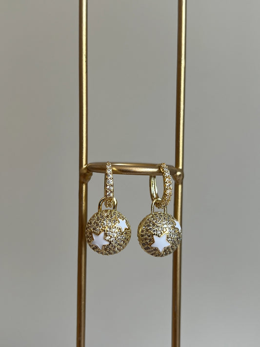 Gold Renkli Zirkon Taşlı Yıldız Desenli Top Sallantılı Kadın Küpe