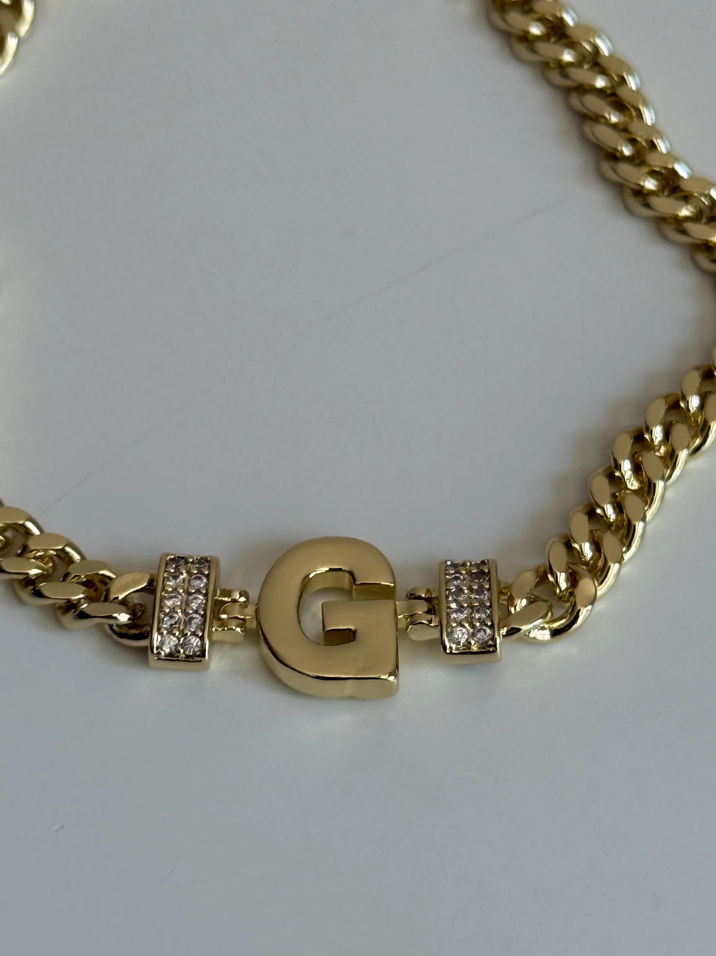 Gold Rengi Zincir Model Harfli Kadın Bileklik