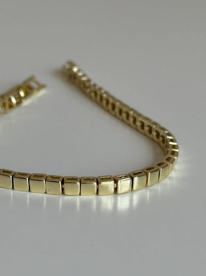 Gold Rengi Sıralı Küp Model Kadın Bileklik