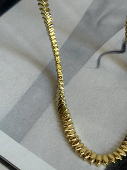Gold Rengi Sıralı Badem Model Kadın Kolye