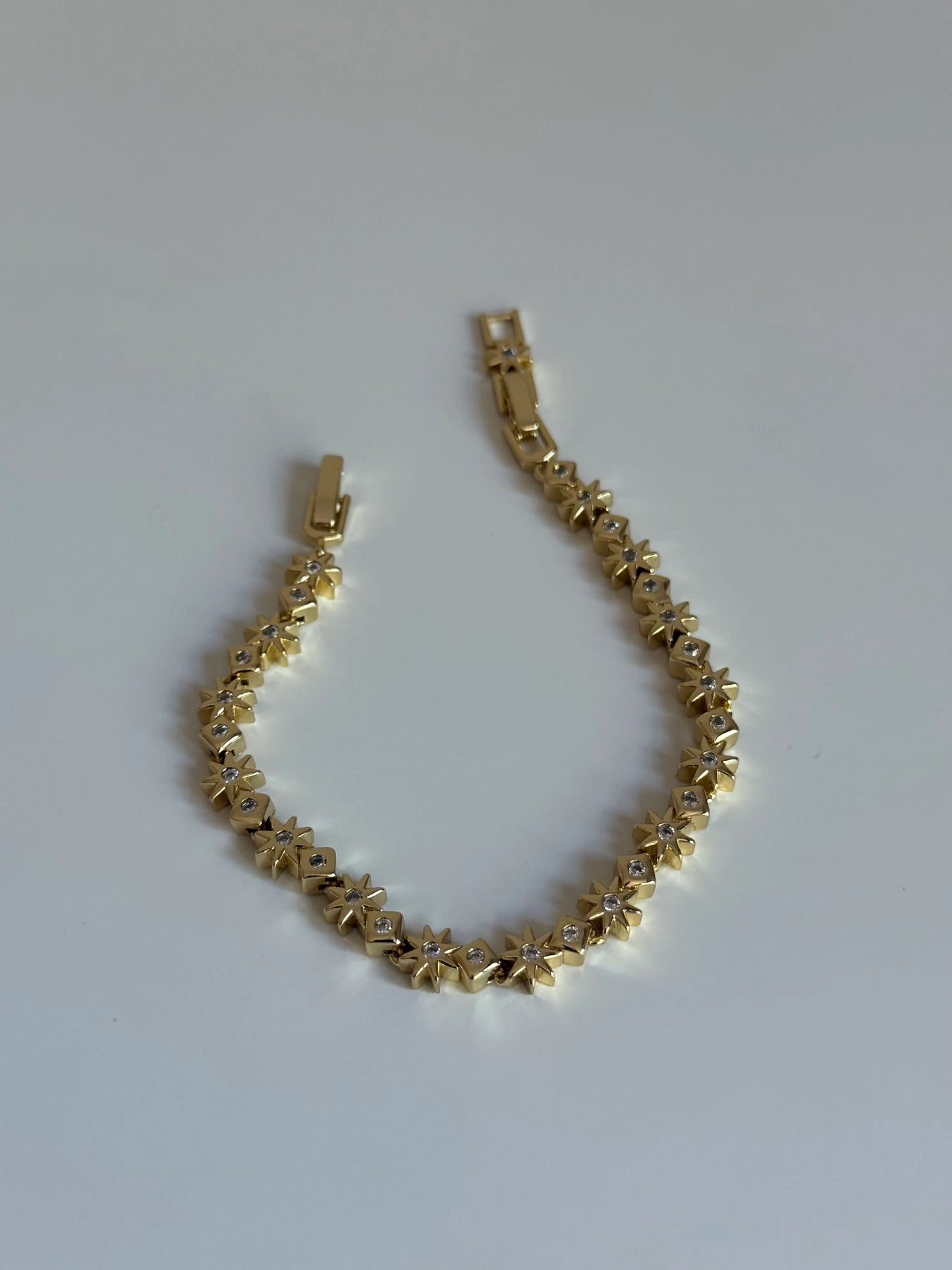Gold Rengi Yıldız Model Kadın Bileklik