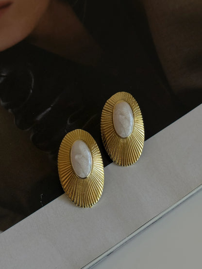 Gold Rengi Renkli Taşlı Elips Model Kadın Küpe