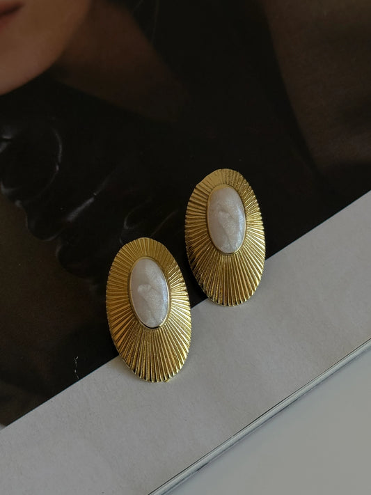 Gold Rengi Renkli Taşlı Elips Model Kadın Küpe