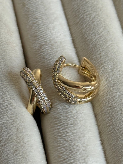 Gold Rengi Çapraz Model Kadın Küpe