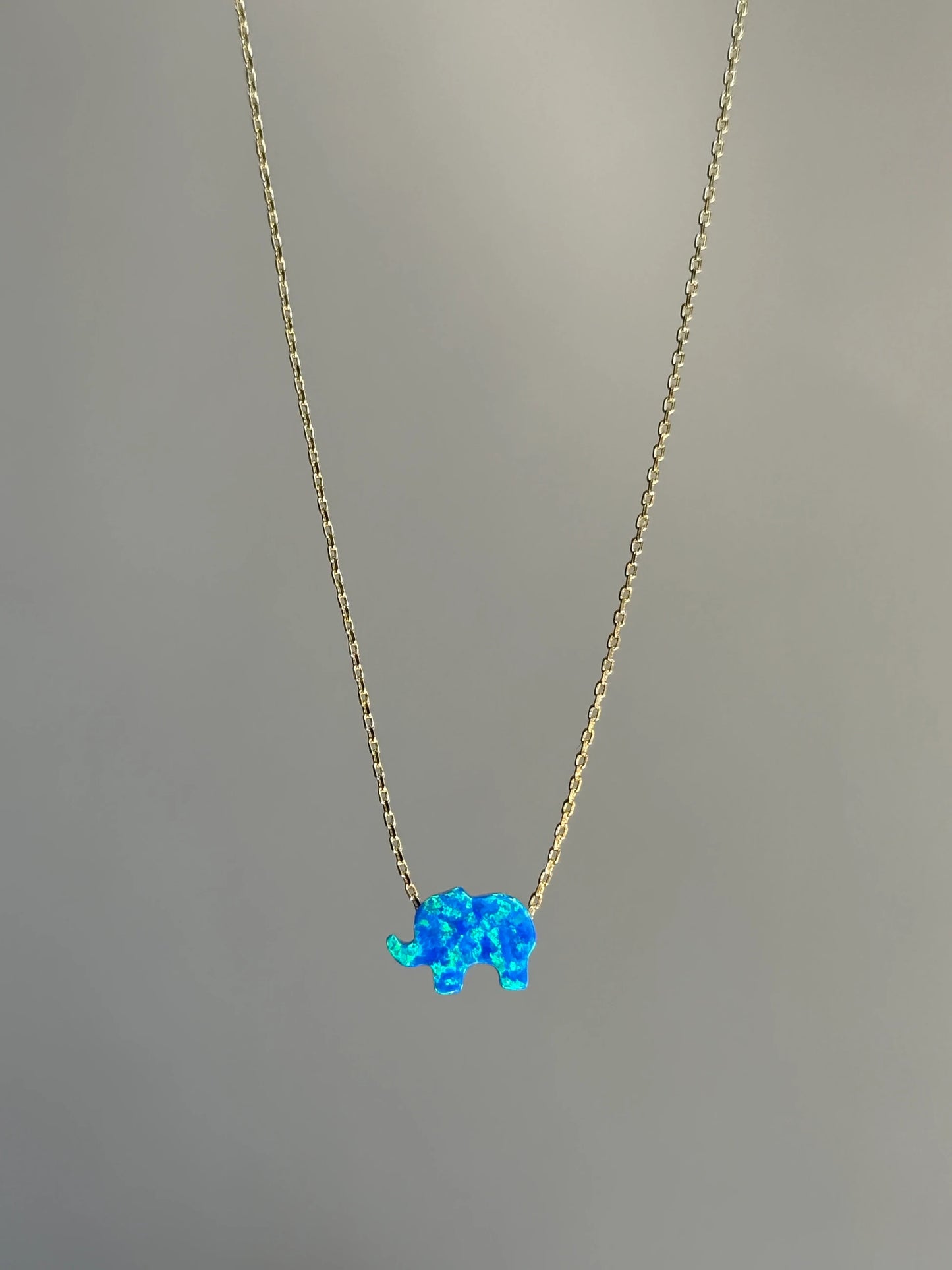 Gold Rengi Zincirli Opal Taşlı Fil Model Kadın Kolye