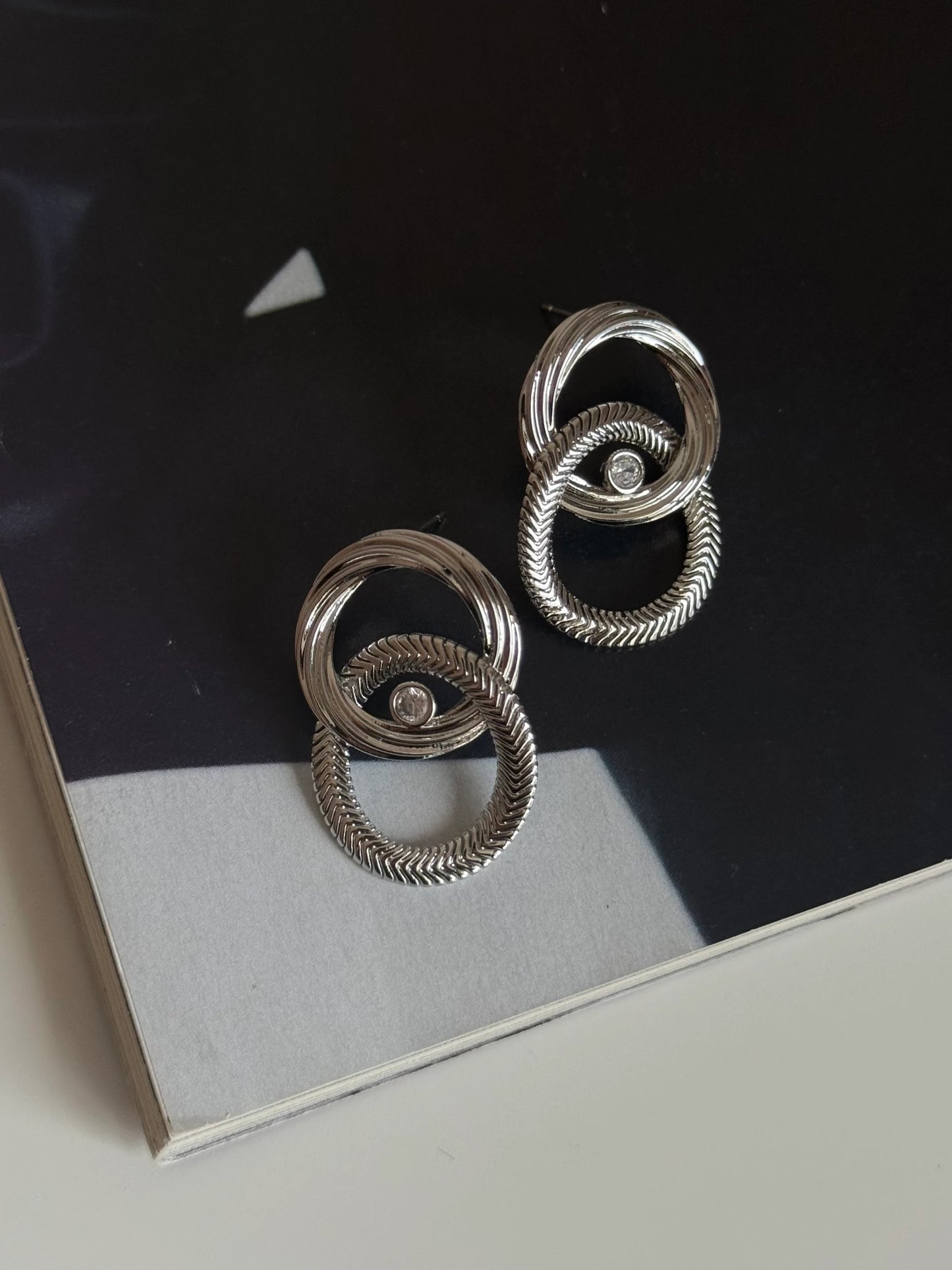İç İçe İkili Sarmal Halka Model Kadın Küpe