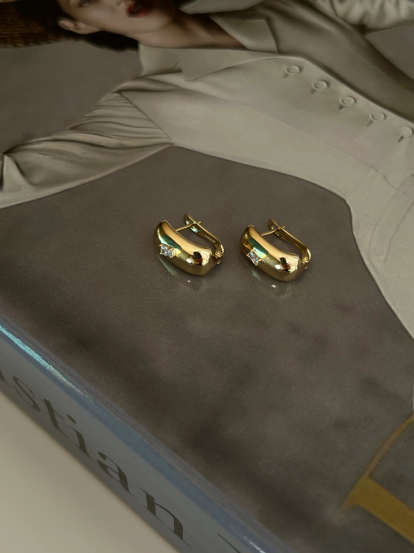 Gold Rengi Zirkon Taş Detaylı Xupıng Kadın Küpe