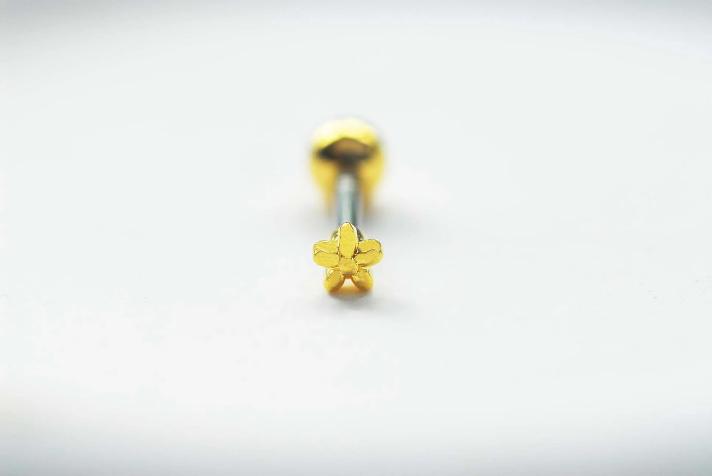 Gold Rengi Minimal Çiçek Piercing