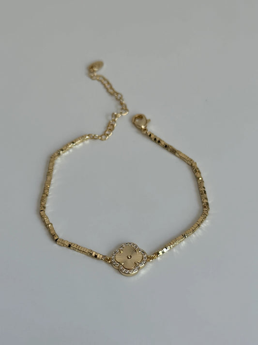 Gold Rengi Küp Küp Zincirli Yonca Model Kadın Bileklik