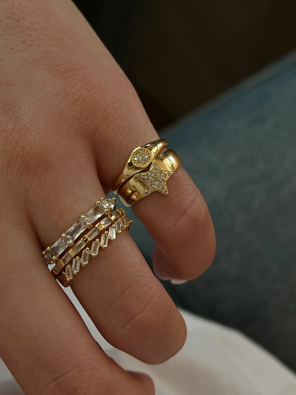 Gold Rengi Zirkon Taş Figürlü Kadın Serçe Parmak Yüzük