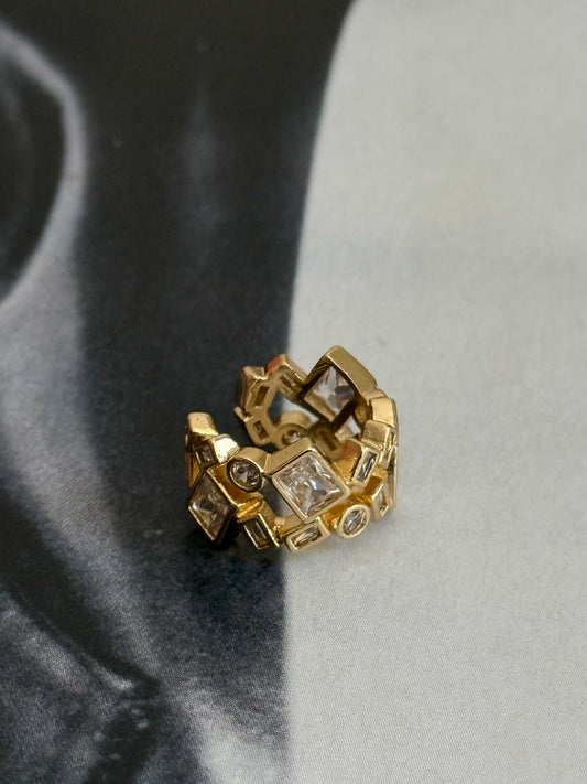 Gold Rengi Taşlı Kadın Kıkırdak Küpe