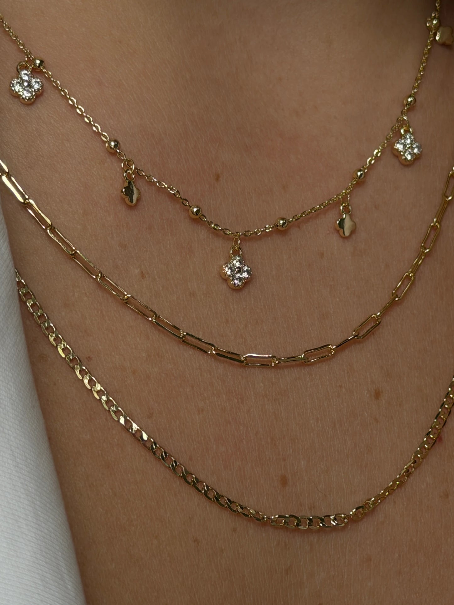 Gold Rengi Üç Sıra Yonca Model Kadın Kolye
