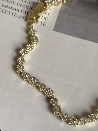 Gold Rengi Kare ve Baklava Model Taşlı Kadın Bileklik