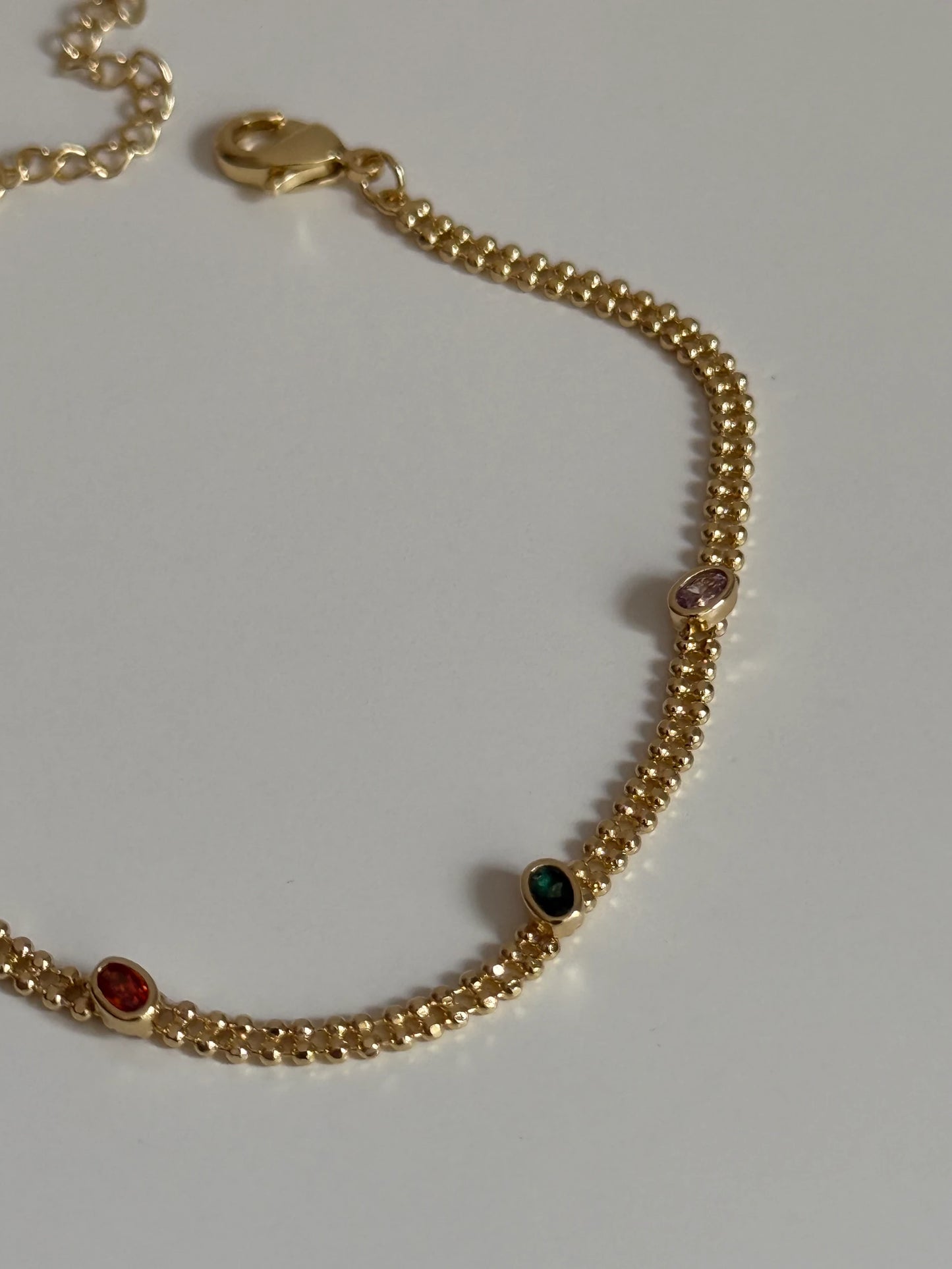 Gold Rengi Renkli Taşlı Kadın Bileklik