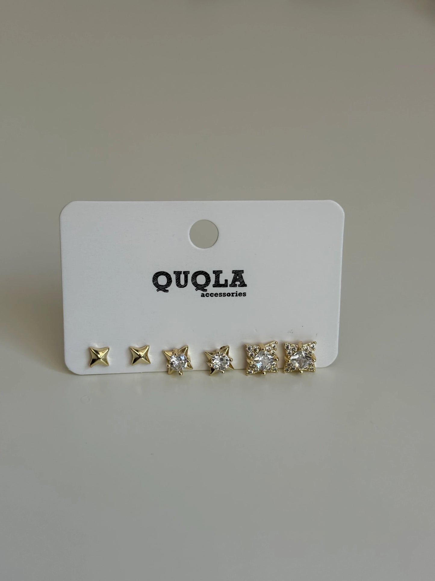Gold Rengi Taşlı Model Set Küpe