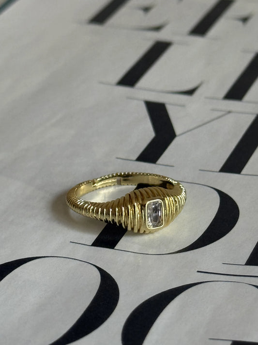 Gold Rengi Dikdörtgen Taşlı Çizgi Desen Kadın Yüzük