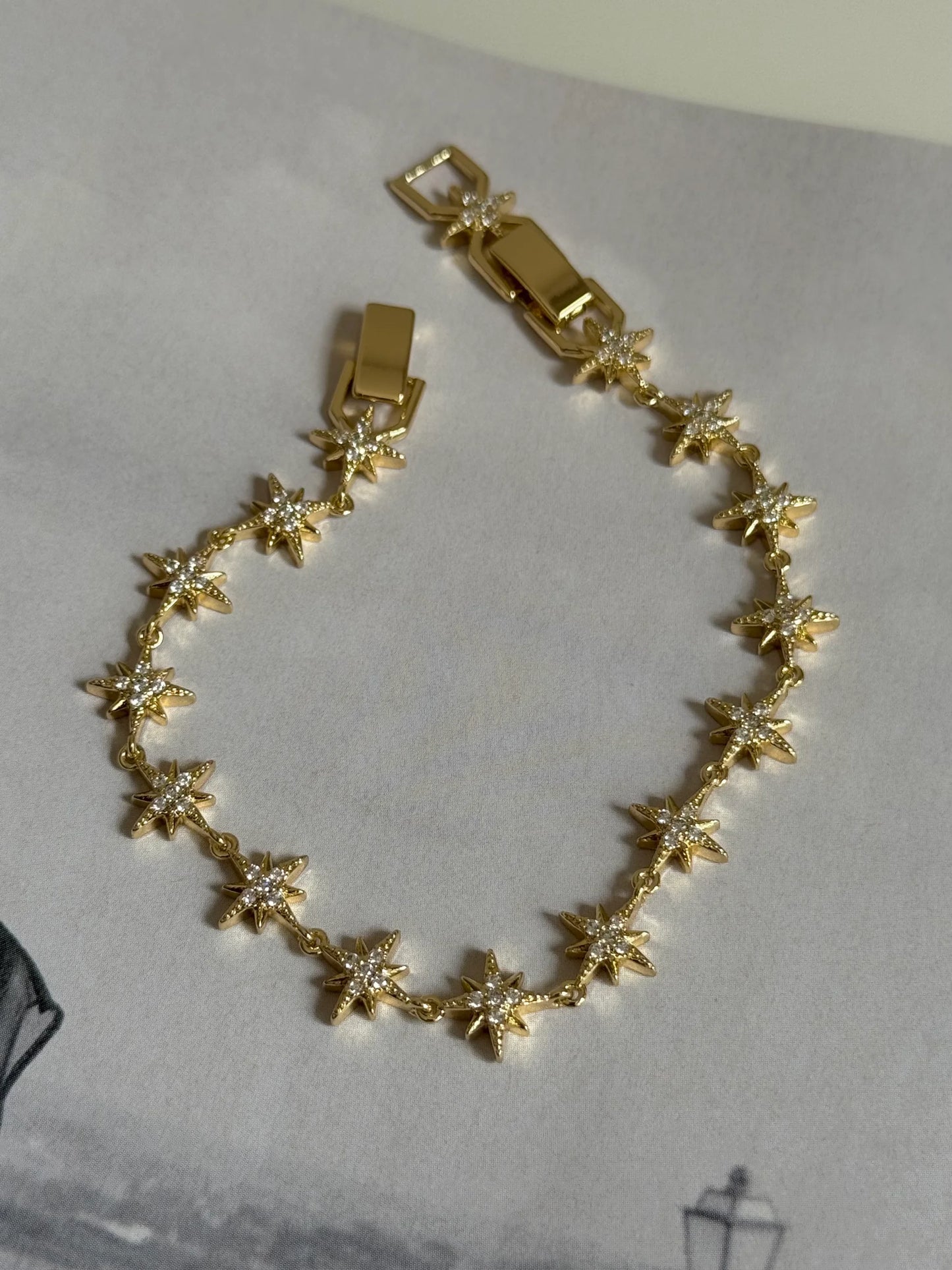 Gold Rengi Sıralı Kutup Yıldızı Model Kadın Bileklik