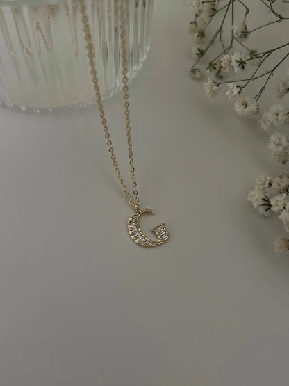 Gold Rengi Baget Zirkon Taş Detaylı Harf Kadın Kolye