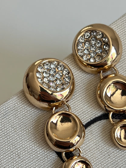 Gold Rengi Zirkon Taşlı Sıralı Yuvarlak Sallantılı Model Kadın Küpe