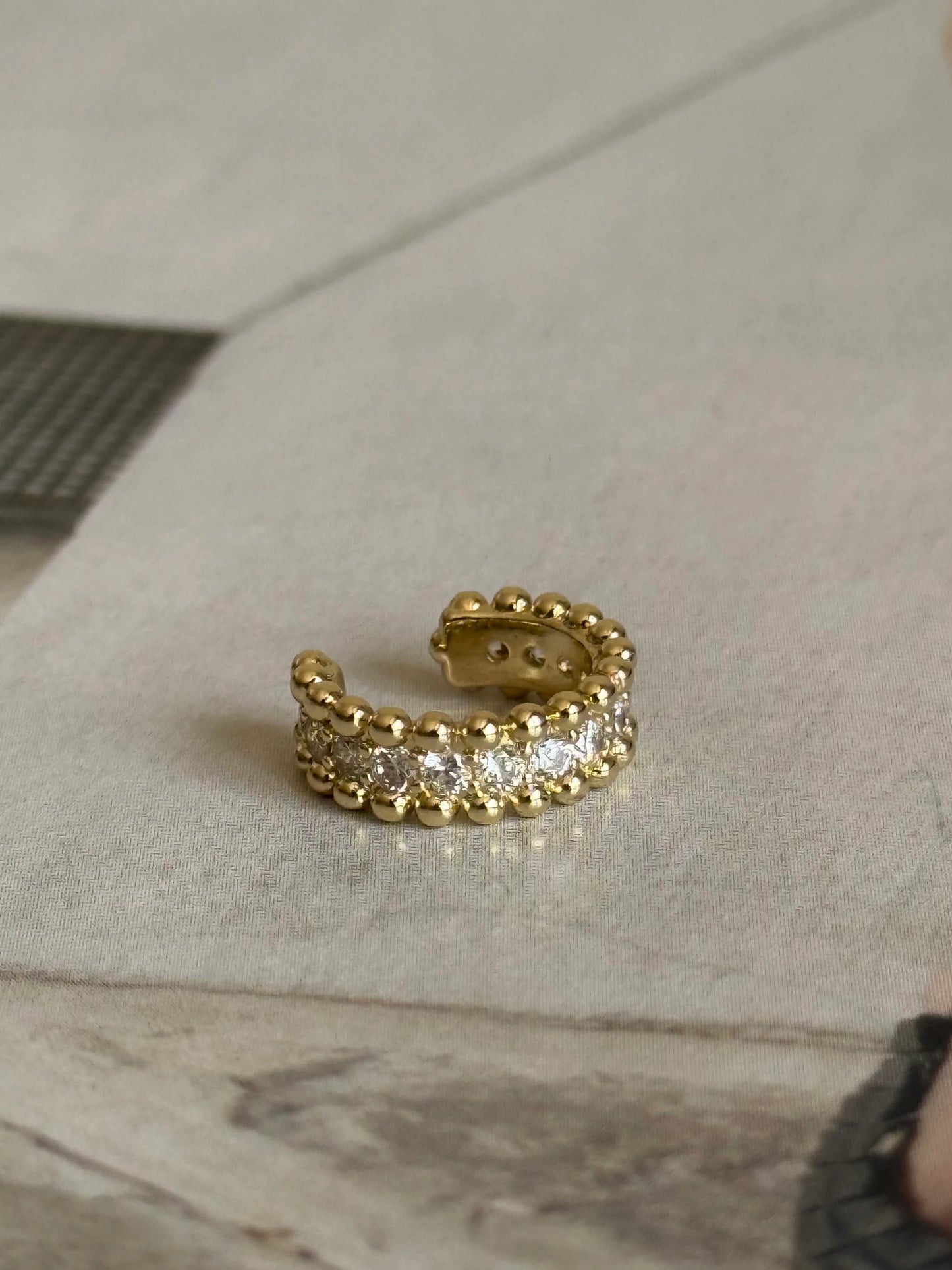 Gold Rengi Taşlı Kadın Kıkırdak Küpe