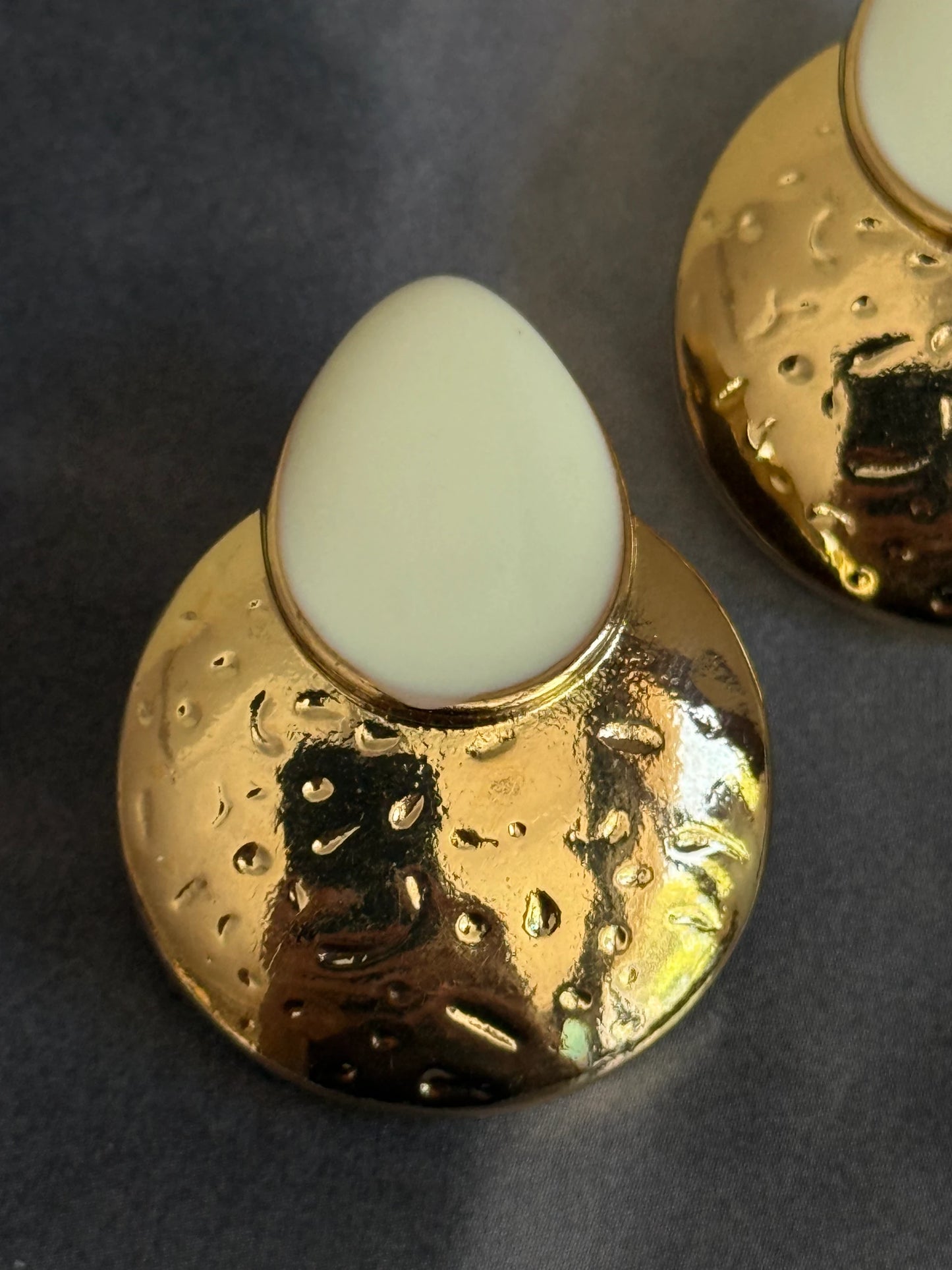 Gold Rengi Renkli Taşlı Küpe