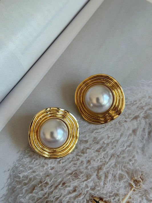 Gold Rengi Beyaz Taş Detaylı Yuvarlak Model Kadın Küpe