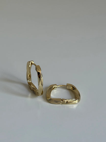 Gold Rengi Kare Model Kadın Küpe
