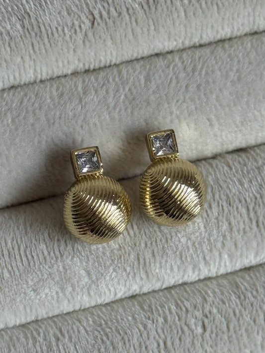 Gold Rengi Taşlı Yuvarlak Model Kadın Küpe