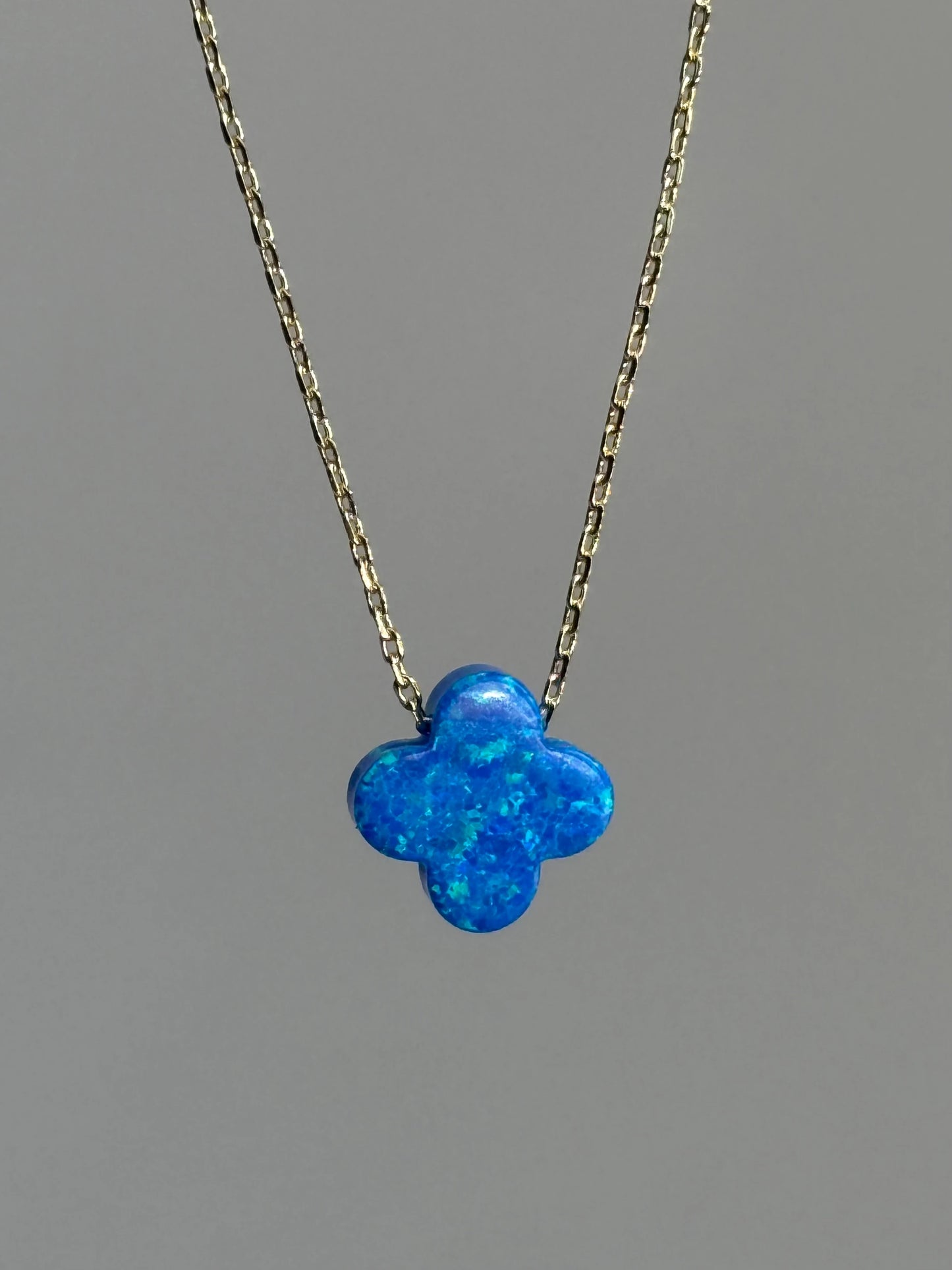 Gold Rengi Zincirli Opal Taşlı Yonca Model Kadın Kolye
