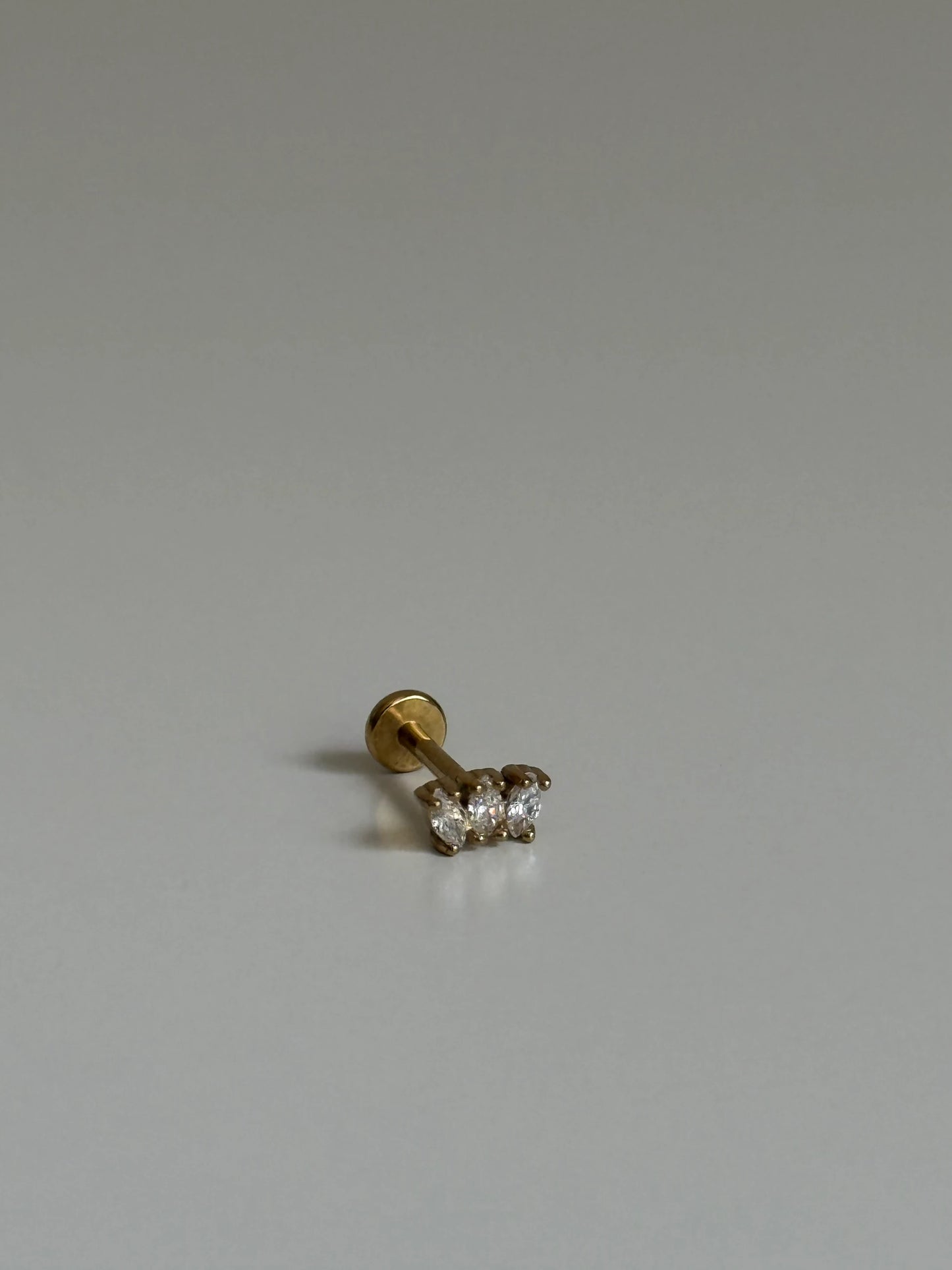 Gold Rengi Üç Damla Taşlı Çelik Piercing