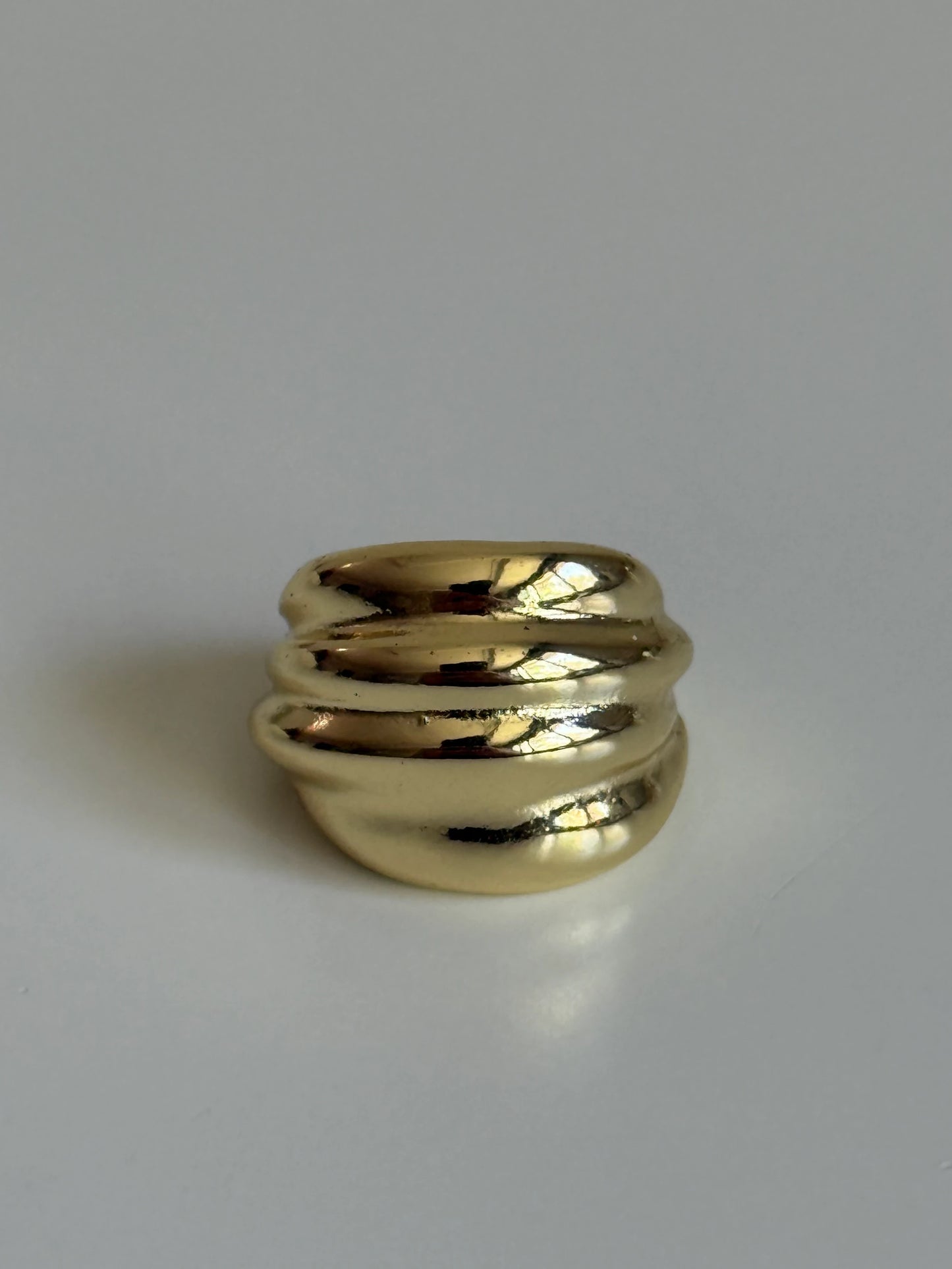 Gold Rengi Dalga Model Kadın Kıkırdak Küpe