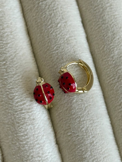 Gold Rengi Uğur Böceği Figürlü Xupıng Kadın Küpe