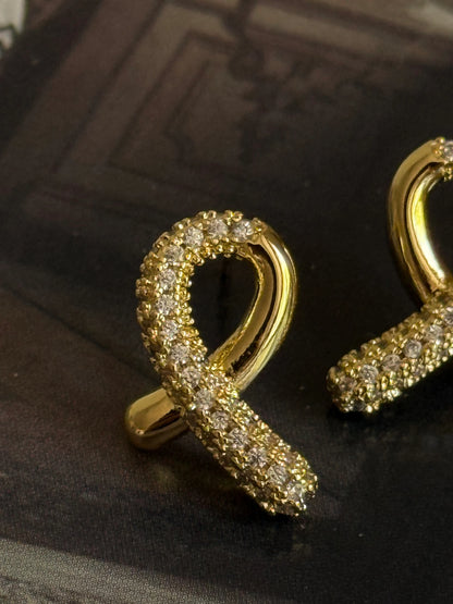 Gold Rengi Kıvrım Model Kadın Küpe