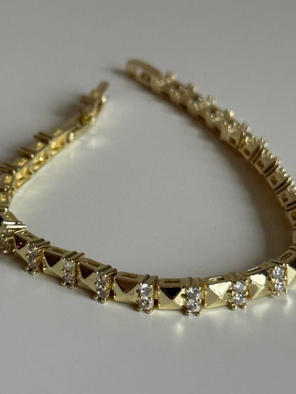 Gold Rengi Kare Model Çift Taşlı Kadın Bileklik