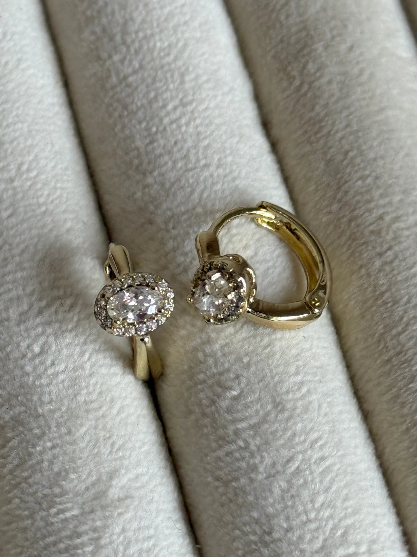 Gold Rengi Tek Taşlı Xupıng Kadın Küpe