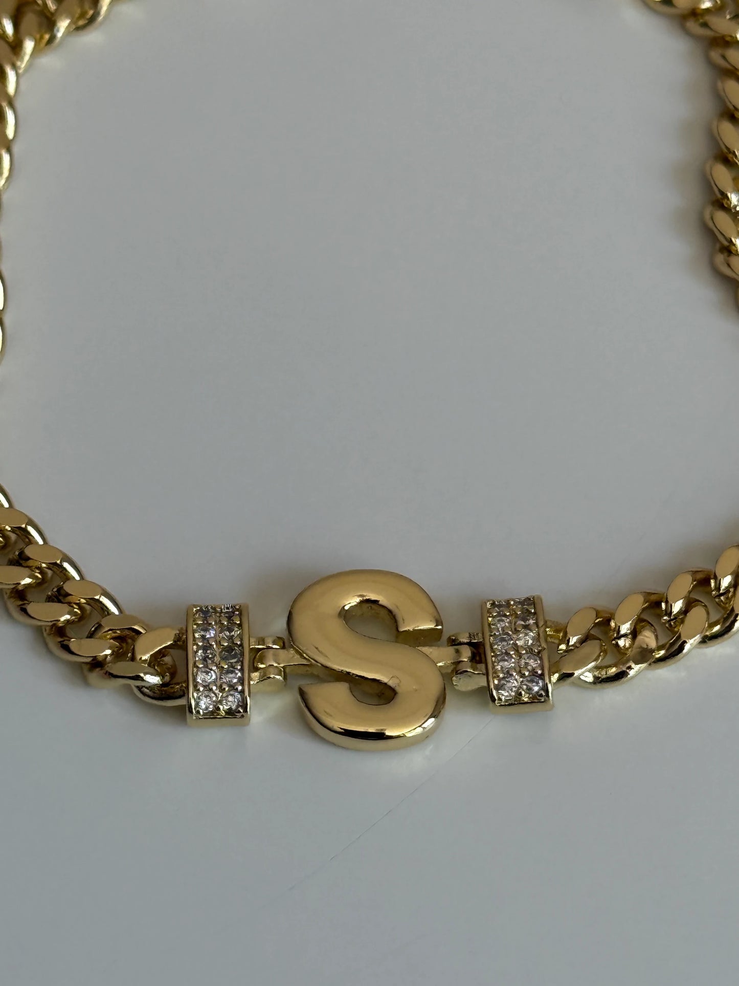 Gold Rengi Zincir Model Harfli Kadın Bileklik