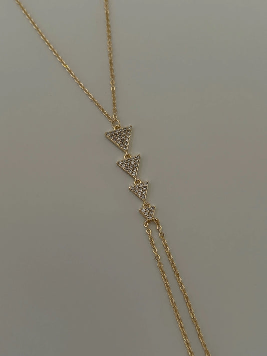 Gold Rengi Zirkon Taşlı Sıralı Üçgen Kadın Şahmeran